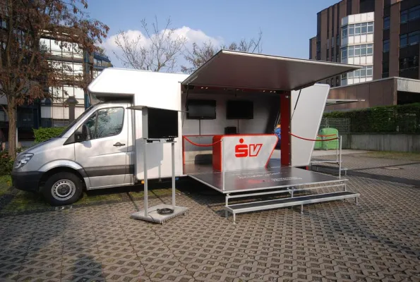 Bild: ZAPP Holz & Stahl stellt Leichtbaufahrzeug für Präsentationszwecke vor