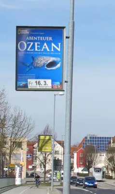 Werbung an Laternenmasten Bild: Werbung an Laternenmasten
