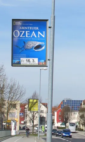 Bild: Werbung an Laternenmasten