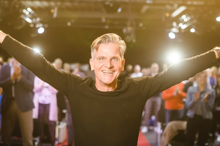 Ritterschlag für Speaker - Peter Stark gewinnt auf Anhieb den Excellence Award Bild: Ritterschlag für Speaker - Peter Stark gewinnt auf Anhieb den Excellence Award