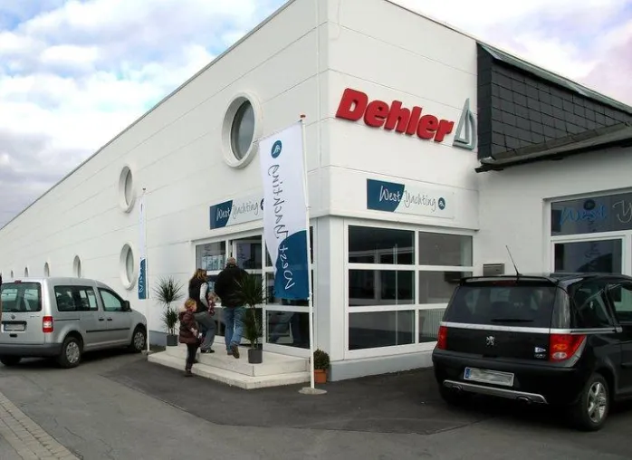 Tag der offenen Tür bei West Yachting mit Dehler-Werftführungen und Flohmarkt Bild: Tag der offenen Tür bei West Yachting mit Dehler-Werftführungen und Flohmarkt
