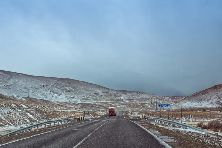 Bild: Ein detalierter Einblick in den Transportweg von medizinischer Ausrüstung nach Kasachstan