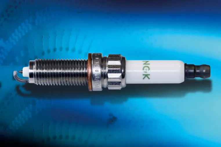 Bild: BMW setzt im neuen 2.0-Liter-Vierzyliner auf Iridium-Zündkerzen von NGK Spark Plug Europe