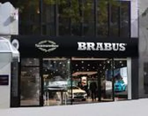 Bild: DIP-Partner AENGEVELT vermittelt BRABUS und SUNSEEKER gemeinsamen Flagship Store auf der Kö