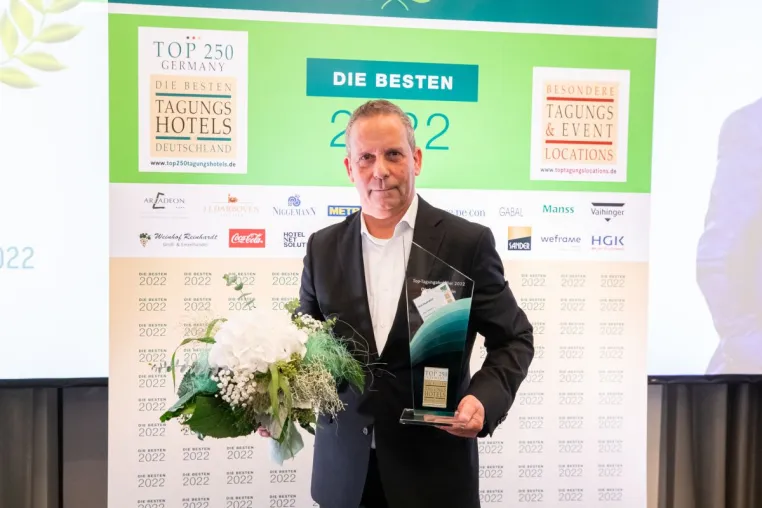 Olaf Feuerstein zum Top-Tagungshotelier 2022 gewählt Bild: Olaf Feuerstein zum Top-Tagungshotelier 2022 gewählt