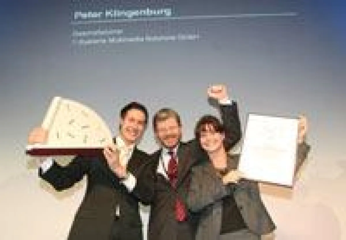 Geschäftsführer Peter Klingenburg und seine Mitarbeiter Dr. Jörg Klukas und Carola Müller nahmen den Ludwig Erhard Preis für die T-Systems Multimedia Solutions GmbH entgegen, Rechte: Initiative Ludwig