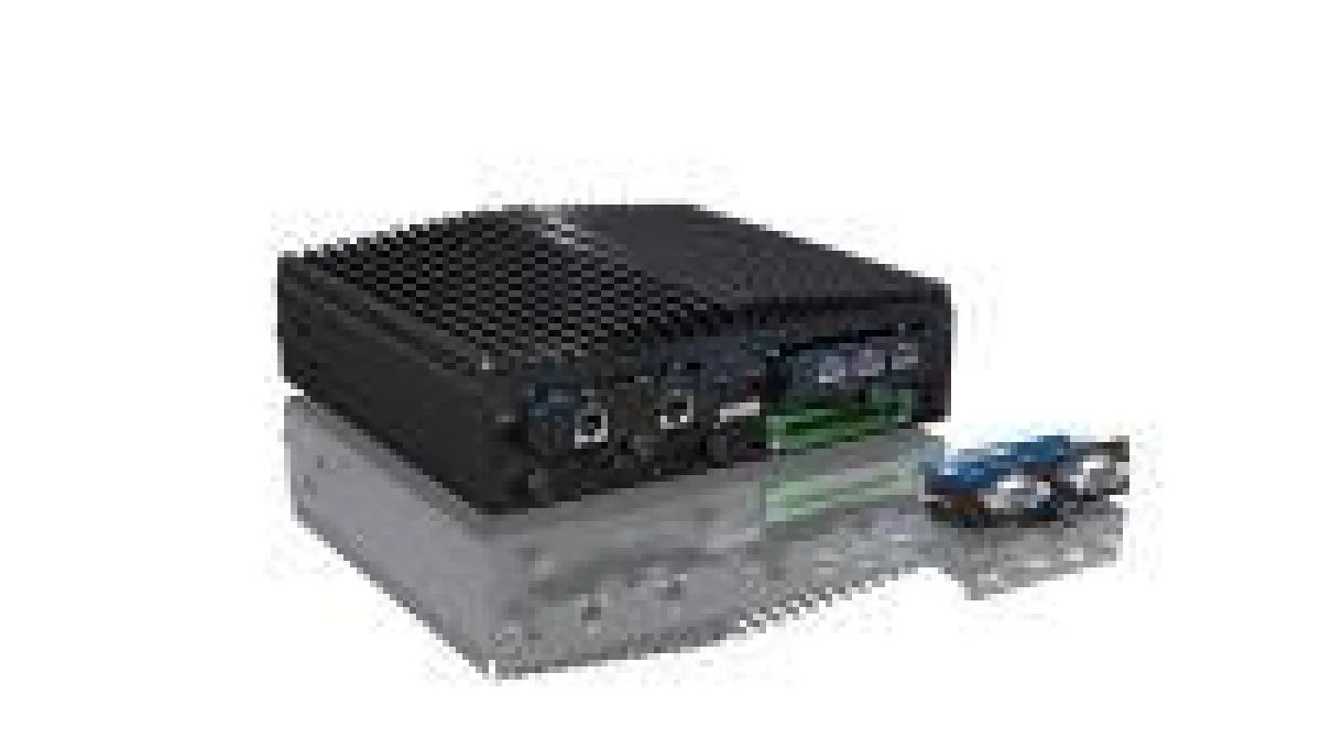 Viel geboten auf kleinstem Raum: Der neue kompakte Industrie-PC EL1097 von TL Electronic.