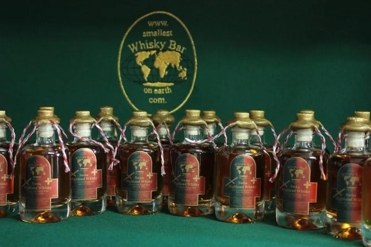 Bild: Smallest Whisky Bar on earth bringt „Wasser“ zurück nach Schottland
