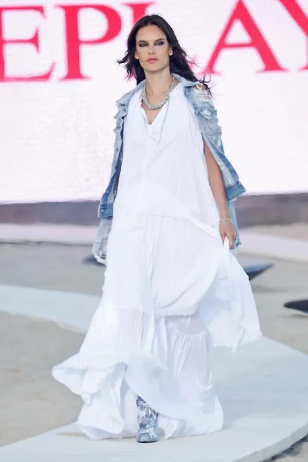 Alessandra Ambrosio für Replay