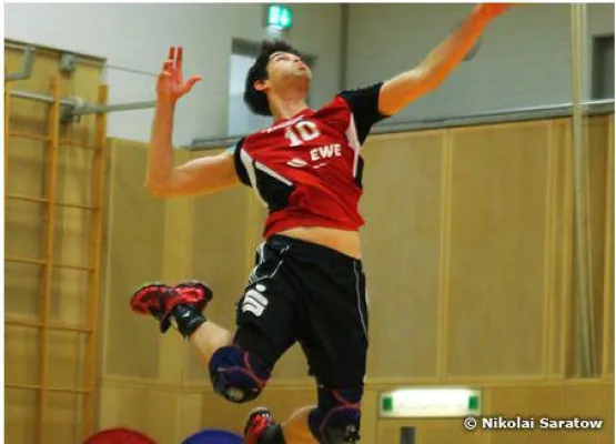 Zweitligavolleyballer schlagen auf Schöneicher Heimatfest auf Bild: Zweitligavolleyballer schlagen auf Schöneicher Heimatfest auf