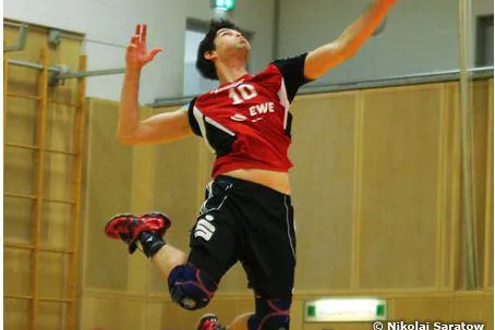 Zweitligavolleyballer schlagen auf Schöneicher Heimatfest auf Bild: Zweitligavolleyballer schlagen auf Schöneicher Heimatfest auf
