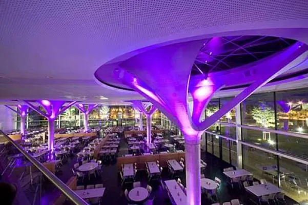 Perfekte Lösung für hohe Ansprüche - TALEXX-LED-Systeme schaffen Wohlfühlatmosphäre im Mitarbeiterrestaurant Bild: Perfekte Lösung für hohe Ansprüche - TALEXX-LED-Systeme schaffen Wohlfühlatmosphäre im Mitarbeiterrestaurant