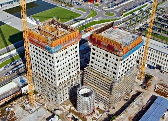 Bild: Mit PERI Schalungs- und Gerüstlösung jede Woche eine Etage höher