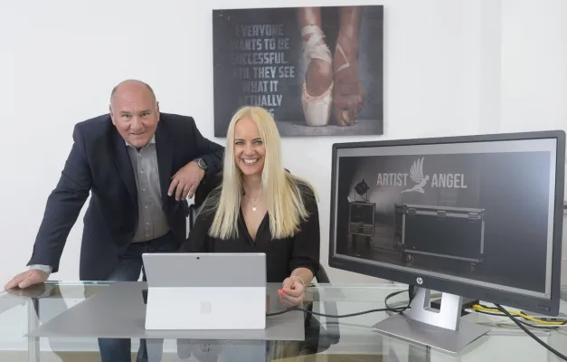 Bild: So hilft Petra Williams Künstlern in Not!