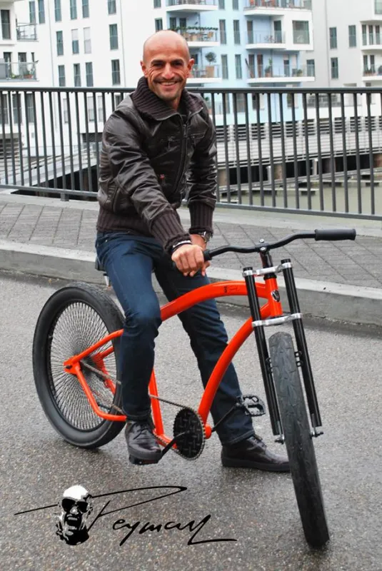Peyman Amin auf seinem trendigen PG-Bike