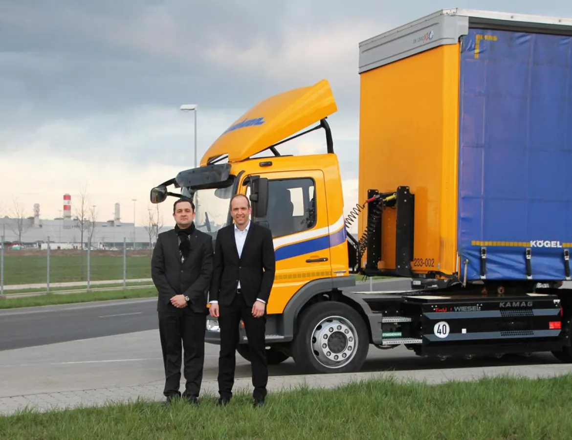 Wollen in Ungarn wachsen: Alexander Schuon (r.), GF Schuon GmbH und Robert Bogdan, GF Schuon Kft.