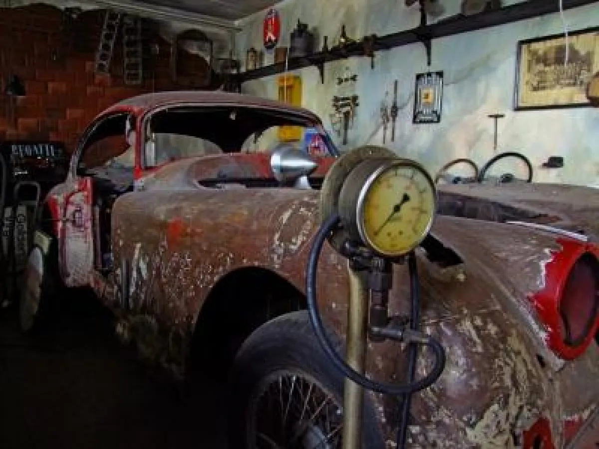 Auch mit einem stillgelegten Auto kann es zu einer Lücke im Versicherungsschutz kommen.