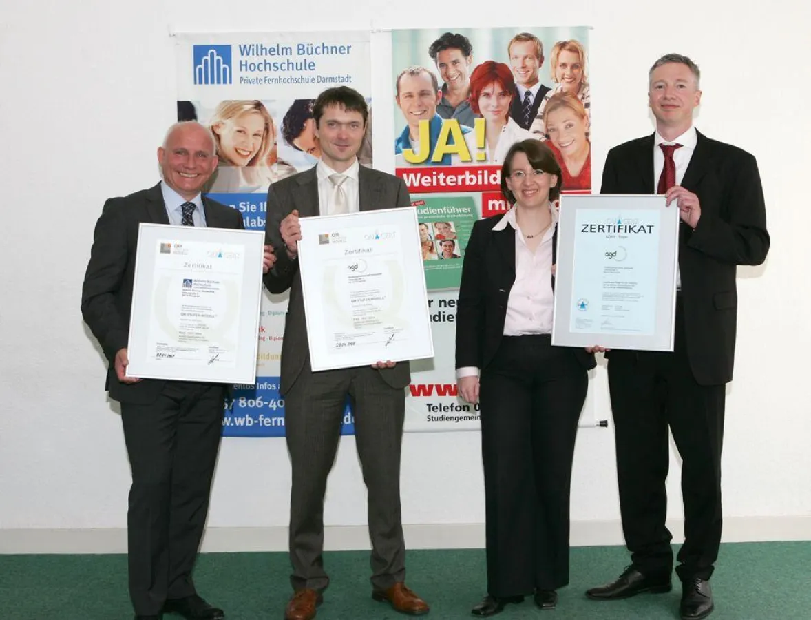 Thomas Kirchenkamp, Hochschulmanager der Wilhelm Büchner Hochschule, Dr. Okke Schlüter, Pädagogischer Direktor der SGD, Brigitta Vochazer, Geschäftsführerin der SGD und Wilhelm Büchner Hochschule, And