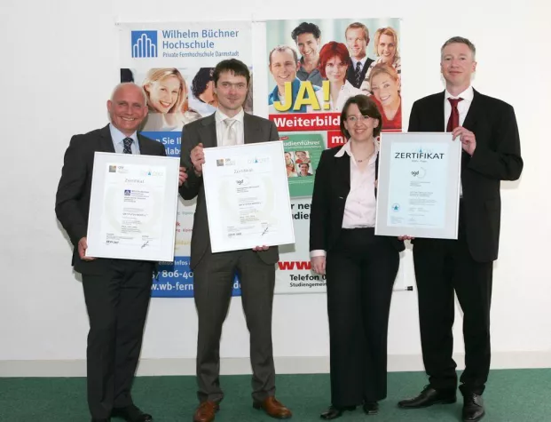 Bild: Studiengemeinschaft Darmstadt (SGD) und Wilhelm Büchner Hochschule gruppenzertifiziert nach PAS 1037