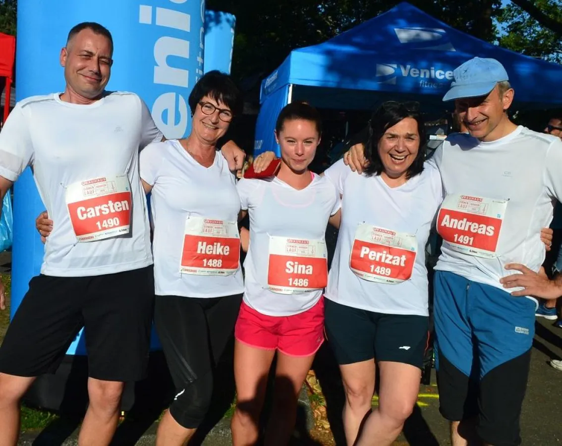 (v.li.): Carsten Wawra, Heike Bürkle, Sina Blattner, Perizat Daglioglu, Andreas Zimber. Foto: Motzko