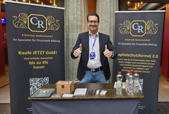 Bild: Christian Riebel erobert die Bühne als Kapitalschutz-Experte beim IMK in Offenbach am Main