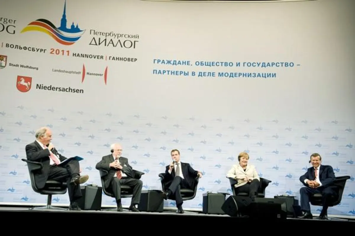 © Bundesregierung; Petersburger Dialog Konferenz i2i Podium