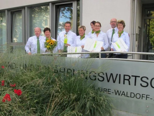 Bild: PlusPlants gewinnt den Innovationspreis Gartenbau 2012. Überreicht im Auftrag von Ilse Aigner