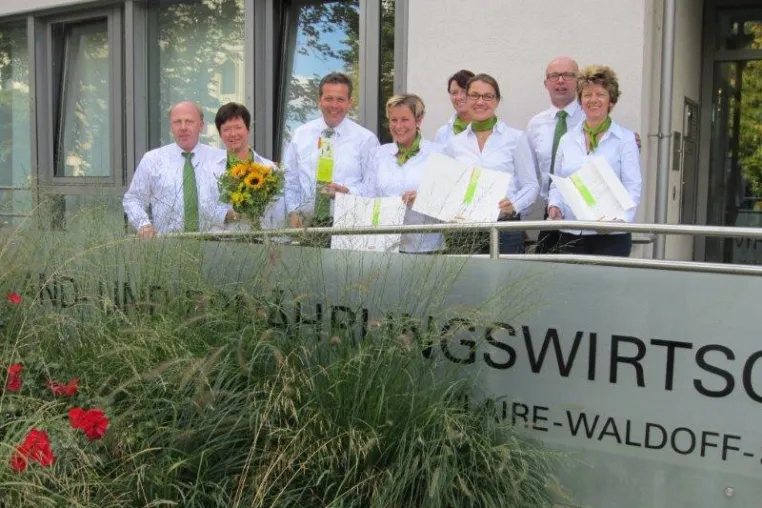 Bild: PlusPlants gewinnt den Innovationspreis Gartenbau 2012. Überreicht im Auftrag von Ilse Aigner