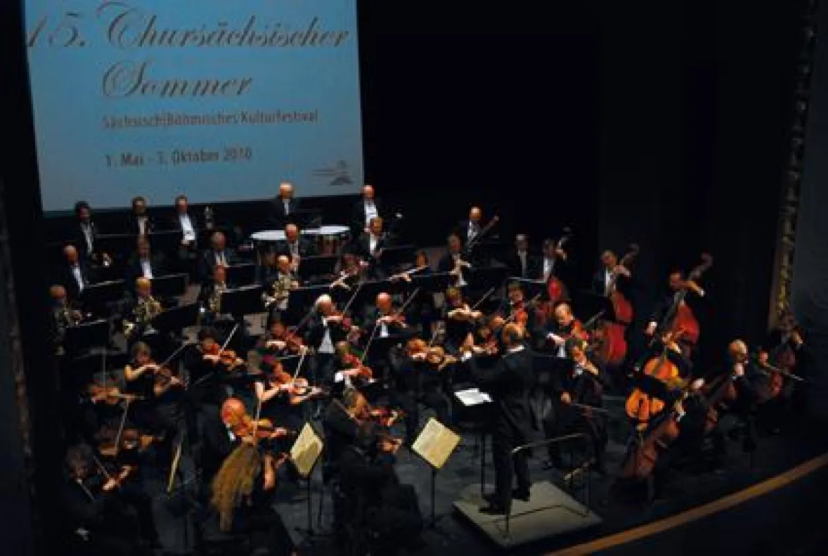 Die Chursächsische Philharmonie und das Westböhmische Sinfonieorchester Marienbad im König Albert Theater Bad Elster