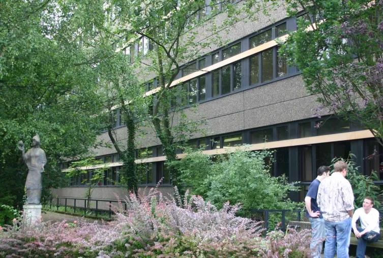 Bild: Rheinische Fachhochschule informiert über das Studium zum Wirtschaftsjuristen