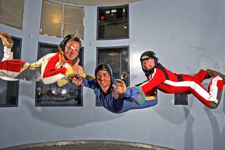 Sensation für Erlebnishungrige - Jochen Schweizer® eröffnet im Dezember ersten Umlauf-Windtunnel Deutschlands Bild: Sensation für Erlebnishungrige - Jochen Schweizer® eröffnet im Dezember ersten Umlauf-Windtunnel Deutschlands