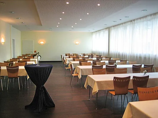 Bild: Das Konferenzcenter im Europa Forum II nahe der Messe München startet mit neuen Räumen ins Jahr 2009