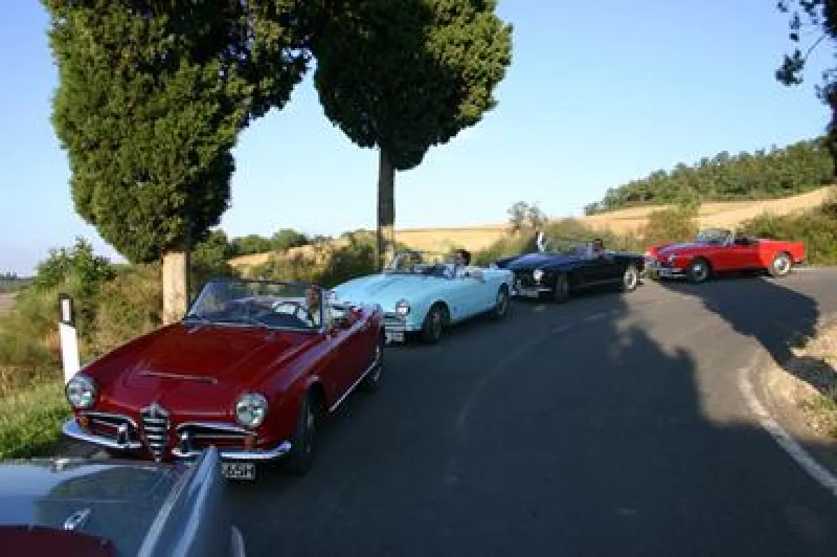 Dolce Vita mit der Nostalgic Oldtimerflotte