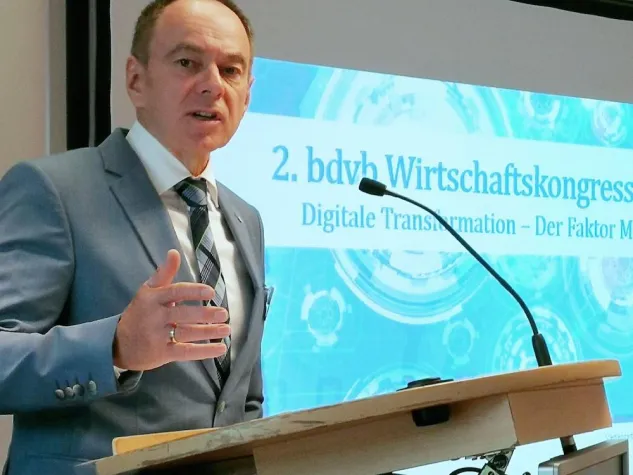 Zweiter bdvb Wirtschaftskongress thematisiert den „Faktor Mensch“ in der digitalen Transformation Bild: Zweiter bdvb Wirtschaftskongress thematisiert den „Faktor Mensch“ in der digitalen Transformation