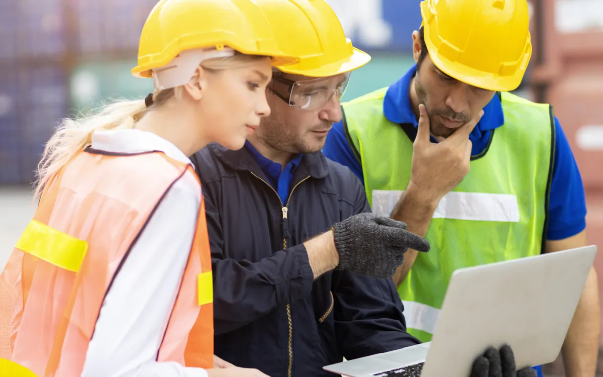 Arbeitsschutz, Brandschutz, Fuhrparkmanagement, Prüfung von Fahrzeuge – systematisch dokumentiert (© Hoppe Unternehmensberatung)