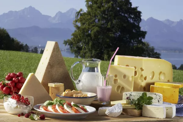 Bild: Der Expertentipp im Mai - Wie viel Milch braucht ein Mensch am Tag, um sich ausgewogen zu ernähren?
