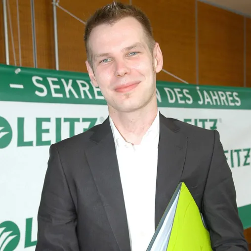 Deutschlands beste Sekretärin 2008 ist ein Mann Bild: Deutschlands beste Sekretärin 2008 ist ein Mann