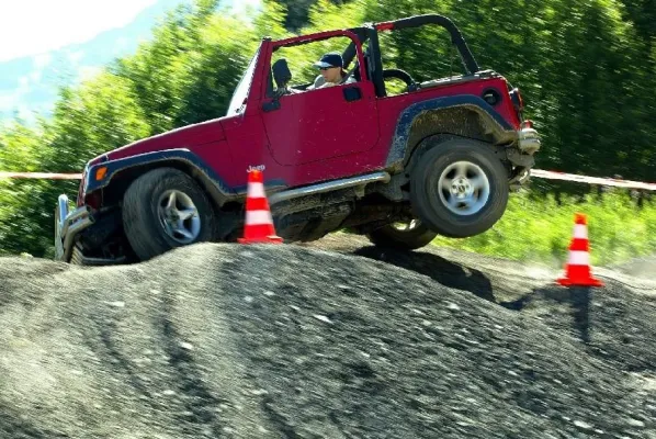 Bild: Fun on the Rocks - Off-Road-Herbst mit legendären Wrangler-Jeeps im ADAC Fahrsicherheitszentrum in Linthe
