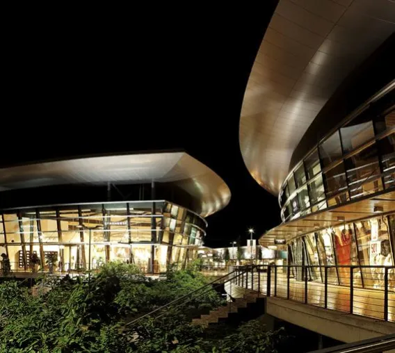 Bild: Positiver Rückblick 2012: Die designer outlets Wolfsburg verzeichnen erneut Besucher- und Umsatzrekord