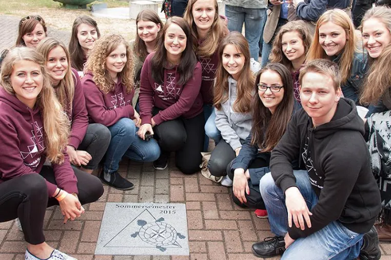 Schöne Erinnerungen und farbenfrohe Zukunft bei der 20. Steinlegung auf dem 'Walk of Fame' Bild: Schöne Erinnerungen und farbenfrohe Zukunft bei der 20. Steinlegung auf dem 'Walk of Fame'