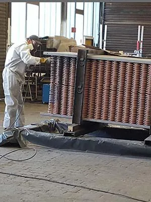 Bild: Beschichtung von Kupferblock-Wärmetauschern durch Flutverfahren mit niedrigviskosem PROGUARD CN-1M