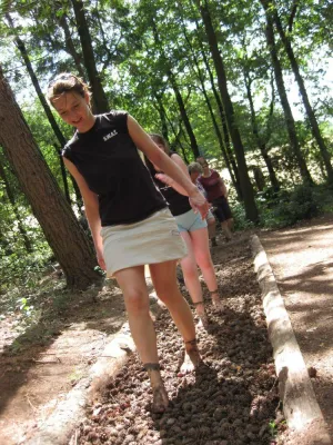 Bild: Wandern über Stock und Stein, aber barfuß?