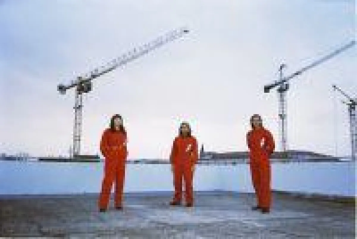 Synth-Punk Band Mexican Radio mit Night of the Nihilist