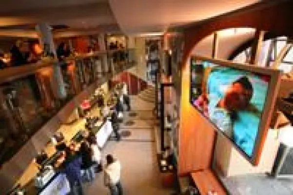 McDonald´s Instore TV geht in der 700. Filiale an den Start und präsentiert ein neues Preismodell Bild: McDonald´s Instore TV geht in der 700. Filiale an den Start und präsentiert ein neues Preismodell