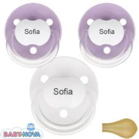 Eine runde Sache: Schnuller mit Namen von Babysutten Bild: Eine runde Sache: Schnuller mit Namen von Babysutten