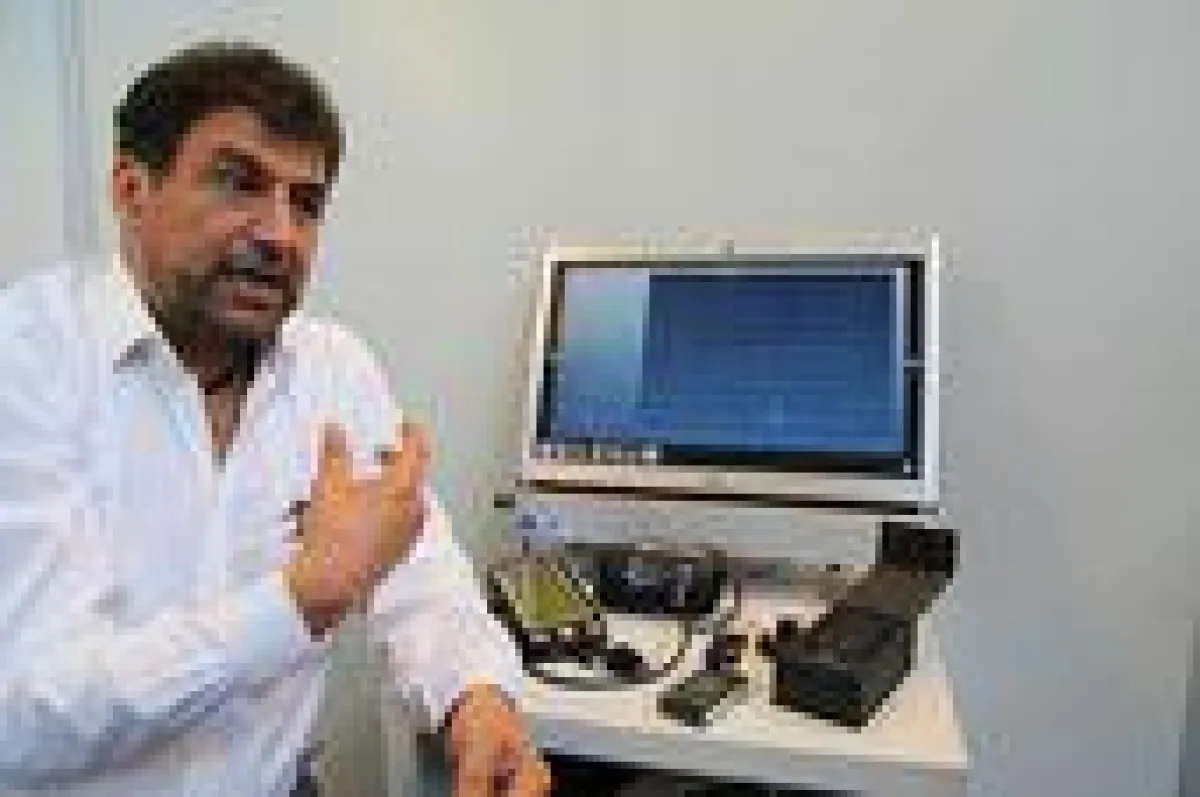 Maher Khoury, Vorstand der HMM Holding AG erklärt telemedizinische Produkte