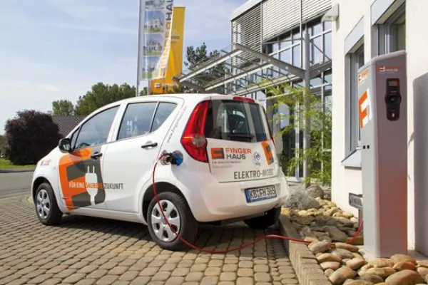 Bild: Elektroauto für Kunden und Mitarbeiter