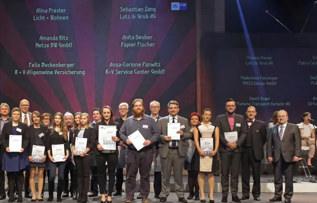 IHK Jahrgangsbestenehrung 2016 - Ausbildungsplätze bei der Makro Factory Bild: IHK Jahrgangsbestenehrung 2016 - Ausbildungsplätze bei der Makro Factory