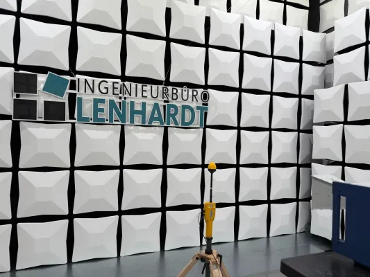 Bild: High-Field-Immunity-Tests bei IBL-Lab durch Verstärkersystem von Rohde & Schwarz erweitert