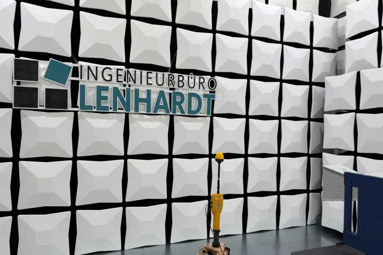 Bild: High-Field-Immunity-Tests bei IBL-Lab durch Verstärkersystem von Rohde & Schwarz erweitert